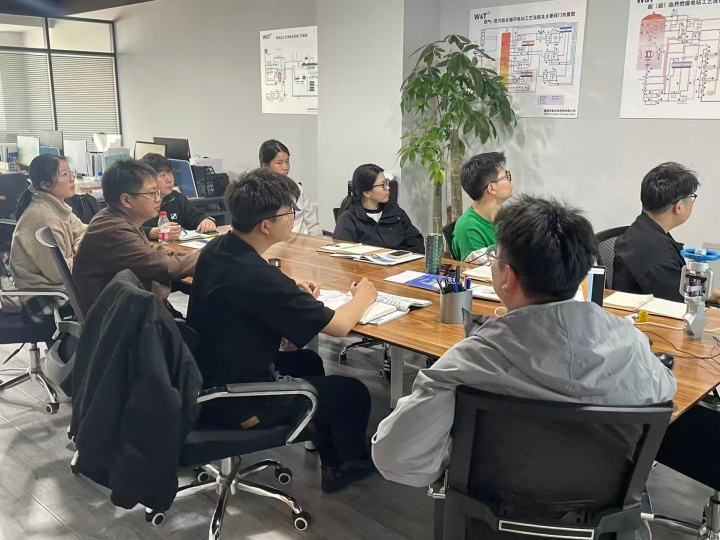 Его делегация посетила азиатско-тихоокеанский центр, немецкое агентство по контролю за жидкой жидностью, с целью развертывания технического обмена